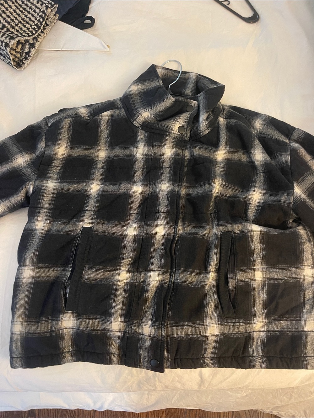 Evereve Black & White Plaid Lightweight Shirt Jacket